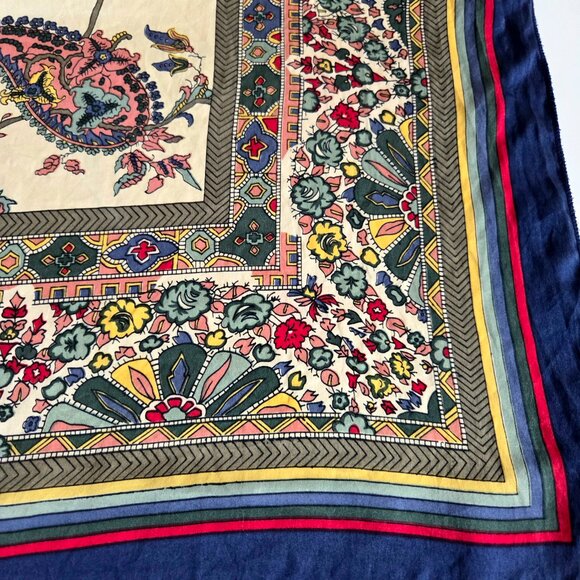 Large silk scarf with floral design. - Picture 2 of 12